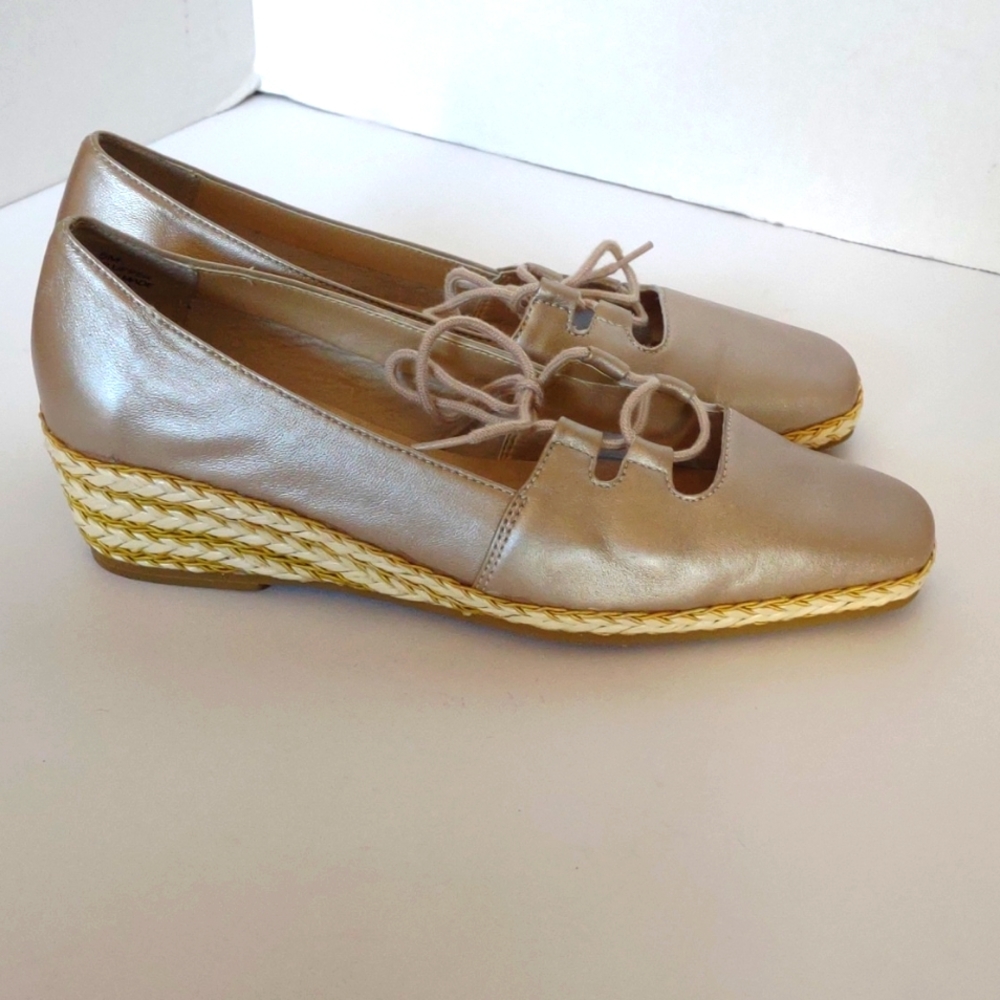 Comfy Wedges Size 5 Platinum Leather
